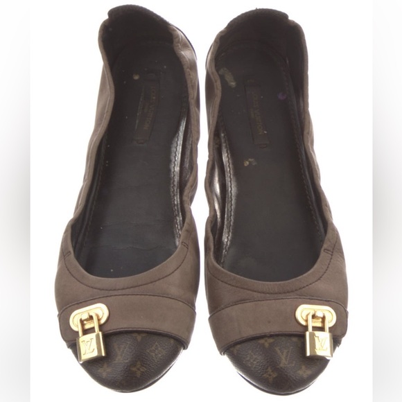 Louis Vuitton Monogram Flats - Picture 2 of 5